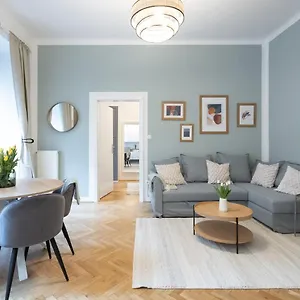 With Balcony - Trendy Neighborhood Wien